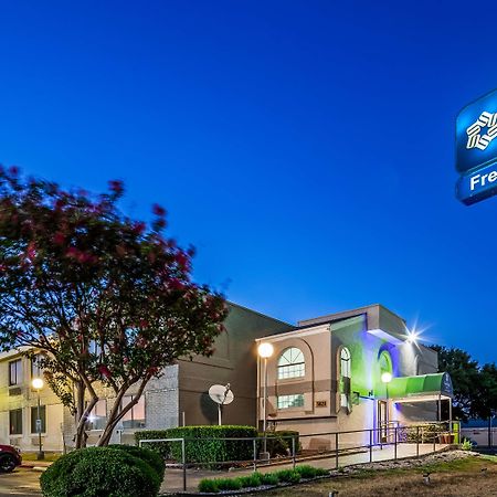 Travelodge By Wyndham San Antonio Downtown Northeast מראה חיצוני תמונה