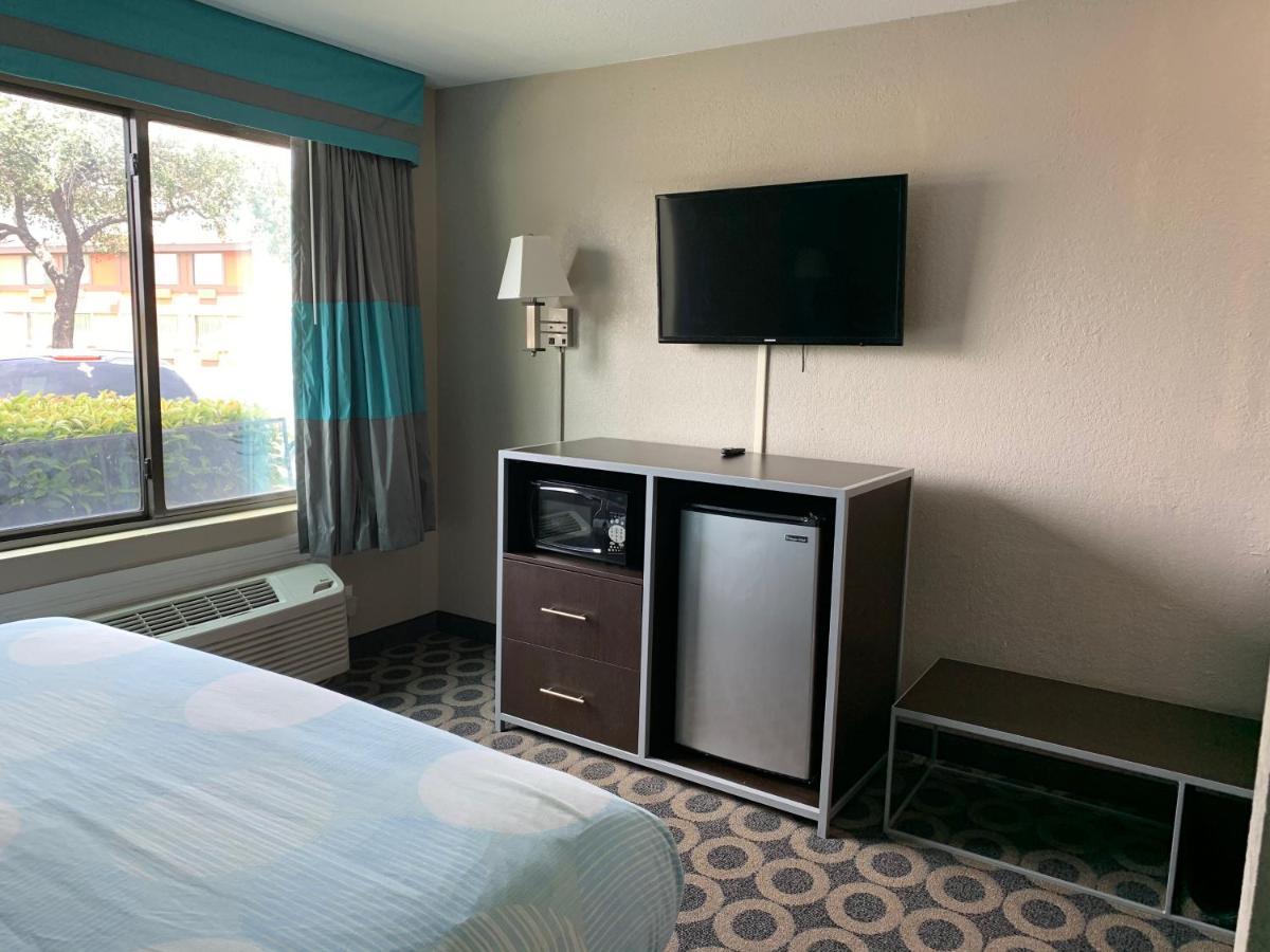 Travelodge By Wyndham San Antonio Downtown Northeast מראה חיצוני תמונה